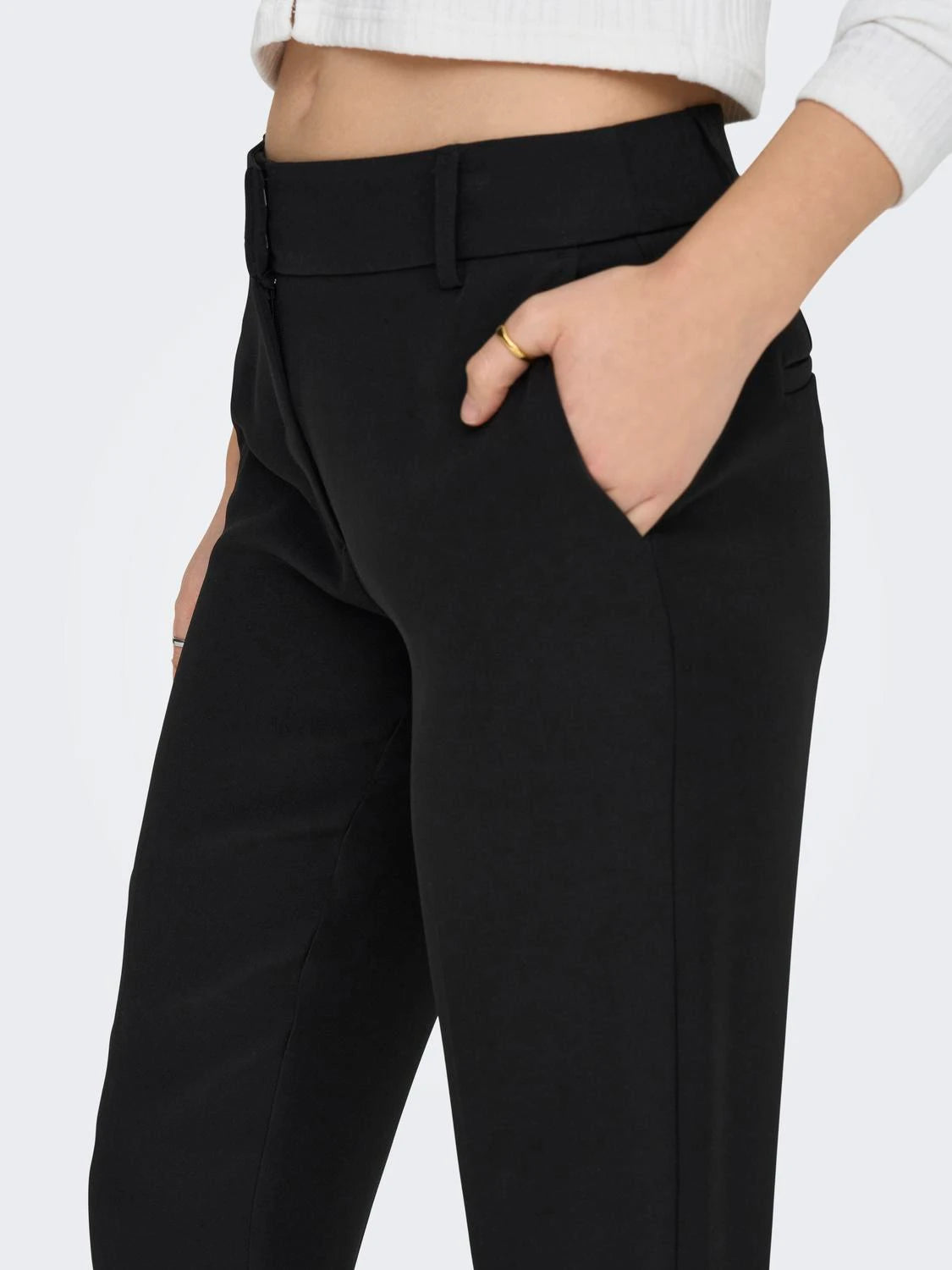 PANTALONES CORTE SLIM ONLY