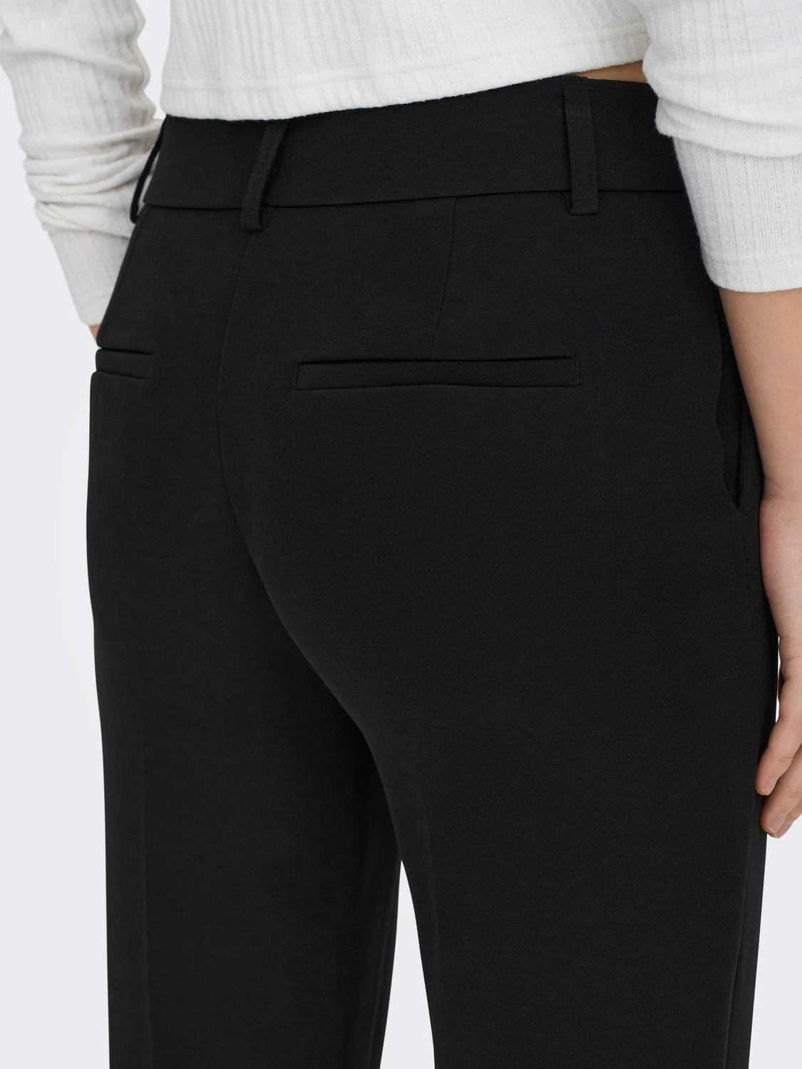 PANTALONES CORTE SLIM ONLY