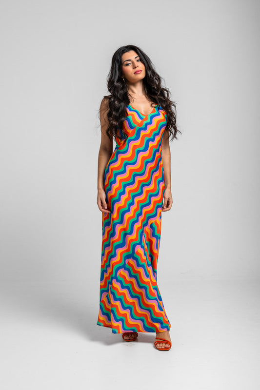 VESTIDO LARGO DE TIRANTES Y CORTE EVASÉ DE ONDAS MULTICOLOR ÉCHATE FLORES LOLINA